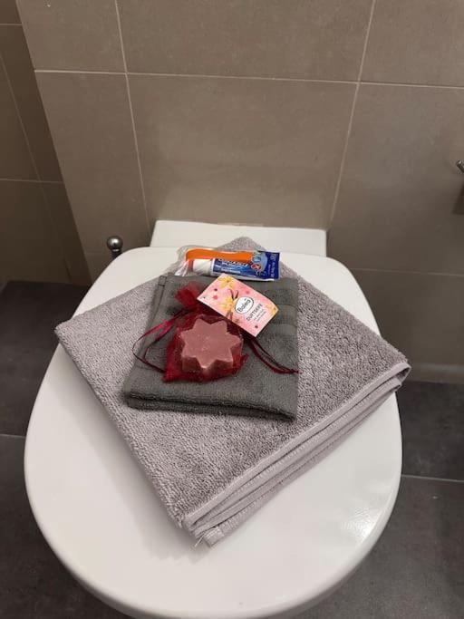 Cozy 1 Bedroom Apartment! Bukareszt Zewnętrze zdjęcie