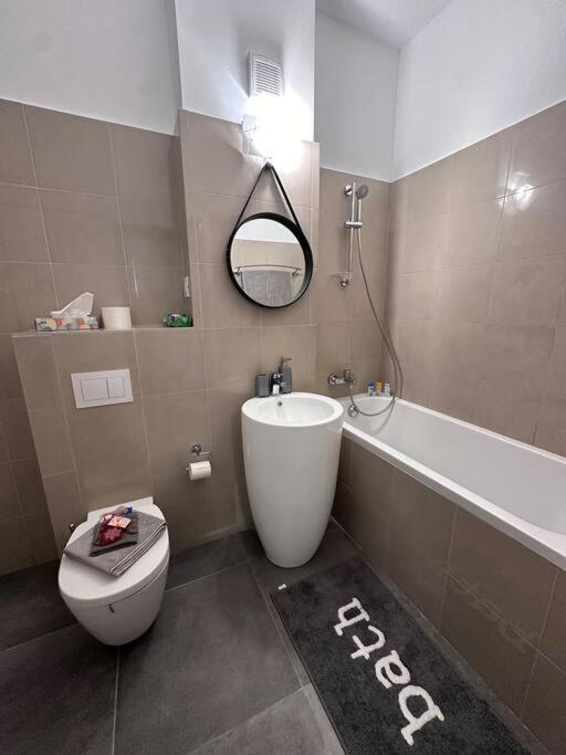Cozy 1 Bedroom Apartment! Bukareszt Zewnętrze zdjęcie