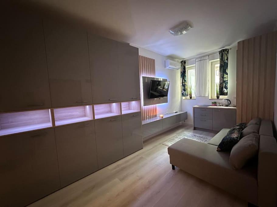 Cozy 1 Bedroom Apartment! Bukareszt Zewnętrze zdjęcie