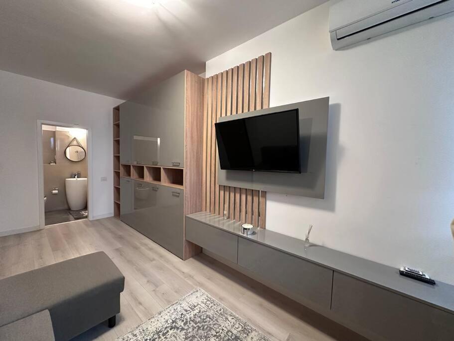Cozy 1 Bedroom Apartment! Bukareszt Zewnętrze zdjęcie