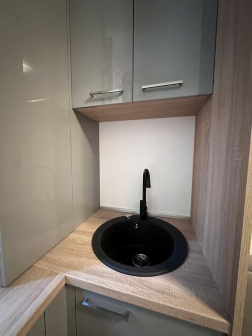 Cozy 1 Bedroom Apartment! Bukareszt Zewnętrze zdjęcie