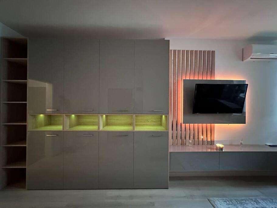 Cozy 1 Bedroom Apartment! Bukareszt Zewnętrze zdjęcie